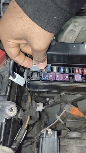 how to open and fitting fuse box main grip #automobile #handpumpautomationmotorfixing #brakedrum