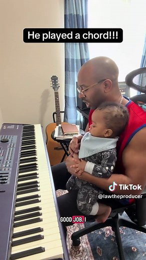 Baby Plays Piano Chords