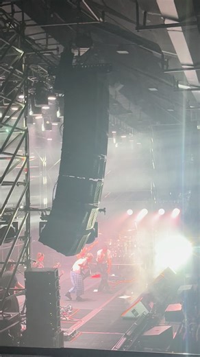 🔥 WOS EN OBRAS ¡NOCHES ÉPICAS EN EL TEMPLO DEL ROCK! 🤘 @wos.ds3 explotó cada una de las noches en el @estadioobras y confirma su presente arrollador al encender Buenos Aires con música💥 🙌 💡 Valentín Oliva viene con una seguidilla de 5 shows agotados en el Templo del Rock y le queda sólo la sexta noche del jueves 11 en Obras; después cerrará el año el sábado 20 en el @festivalcapital en La Plata💫 ⚡Les compartimos una improvisación del WOS junto a su invitado, Kun El Principe del Acordeon, p