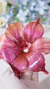 940K views · 14K reactions | Handmade with UV resin, this flower hair clip is the sweetest mix of art and style!  Anyone else addicted to resin crafts?⁠ ⁠ < Want this UV resin kit? Tap the link https://bit.ly/4r2fowK < Don’t miss our Black Friday sale https://bit.ly/3JR1eNV ! Enjoy up to 30% off!⁠ ⁠ #ResinArt #ResinCrafts #UVResin #ResinCreator #HolidayCrafts #ChristmasDIY #FestiveVibes #BlackFridaySale #HolidayDeals #BlackFriday2025 | Resiners_official | Facebook