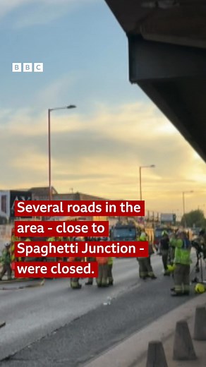 About 60 firefighters and a dozen fire engines tackled a large blaze at a building in Birmingham. Details: https://bbc.in/4kh8tec | BBC Birmingham
