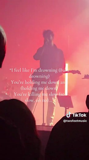 Two Feet - I Feel Like I'm Drowning Lyrics