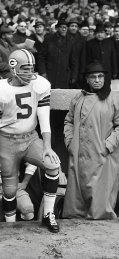 Green Bay Packers defeat the New York Giants to win the 1962 NFL Championship at Yankee Stadium #packers #giants #packersvsgiants #gbvsnyg #nygvsgb #nflchampionship #packerswin #gopackgo #packersthrowback #nflthrowback #vincelombardi #bartstarr #jerrykramer #jimtaylor #paulhornung #maxmcgee #yankeestadium | Tylights10