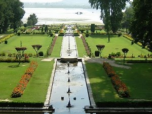 Mughal Garden - Nishat Bagh Srinagar Kashmir HD video