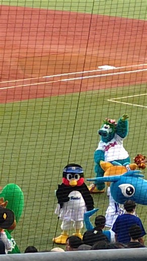 フレッシュオールスターまもなく選手入場 つばみ キララ スラィリー シャオロン コラッキー ハードオフエコスタジアム新潟