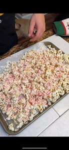 candy cane popcorn! This is such a fun and easy treat to make with the family during the holidays! | Sean Alexander