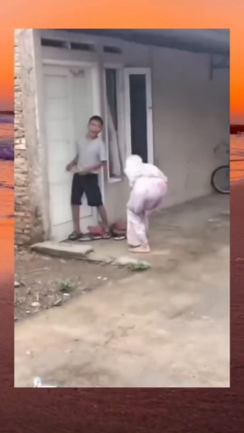 meowzillaaaah on Instagram: "🤣 TESLA CYBERTRUCK BEATS A PORCHE 911 WHILE TOWING A 911After a long, long wait, the Tesla Cybertruck's deliveries have finally commenced. The unorthodox-looking electric pickup truck is priced from $60,990 (INR 50.82 lakh) to $99,990 (INR 83.3 lakh) - which is well over 50% more than what CEO Elon Musk had claimed in 2019. Nonetheless, the Cybertruck boasts performance figures that can put even some supercars to shame!Musk has shared a video of a drag race between