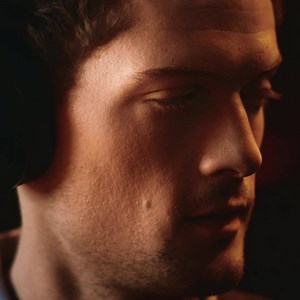 Escape noise to enjoy pure music with our best ever noise-cancelling headphones #sony1000x | Sony UK