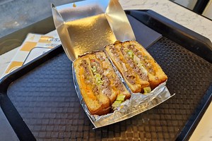 We try UK's 'best' Philly cheese steak at perfect 5-star Sheffield takeaway