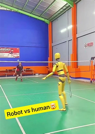 Robot vs human🤯😱 #badminton #viral #sports #shorts #robot