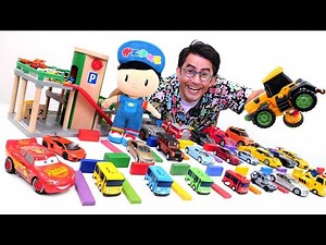 Tayo ve diğer oyuncak arabalar için Nail Baba otopark yapıyor. Eğitici video