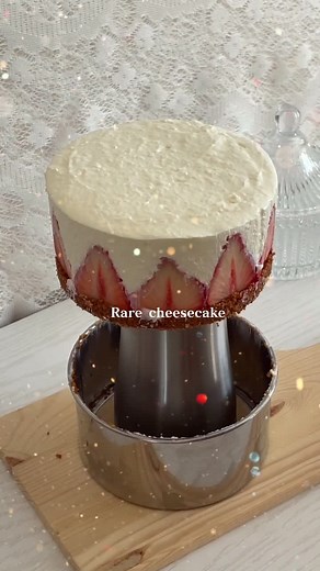 レアチーズケーキを型から外す瞬間😳この瞬間はいつも緊張する😅😅
