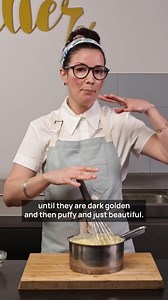 Parisian flan, that delicious French dessert, relies heavily on its smooth, rich Vanilla Pastry Cream. Today we will show you how to perfect it so that your flan is unbeatable. To make it you need: 👉700 g whole milk 👉 2 vanilla pods, scraped. 👉 150 g sugar 👉 160 g egg yolks 👉 60 g corn starch. 👉 200 g heavy cream 👉 100 g butter, diced. 👉 Ring mold lined with sweet dough. If you want to learn how to make the Pâte Sucreé for this spectacular dessert, we are waiting for you in the course Mo