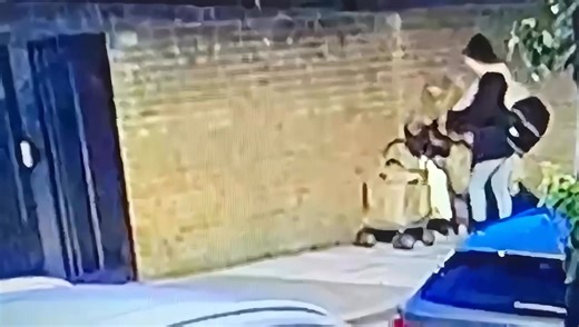 An old lady robbed for her purse on Sturry Street E14 on a Saturday around 5pm #Towerhamlets #London #crime | London Voice