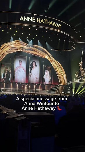 Everyone wants to be us! Anna Wintour herself made a cameo at D23 👠 #annawintour #annehathaway #d23