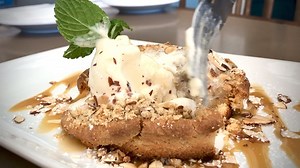 😋🥧✨ Warm Crumble over house-made vanilla bean ice cream, toasted almonds, and a delicious caramel sauce (and it’s gluten-free!!) | Sam's Chowder House, Half Moon Bay