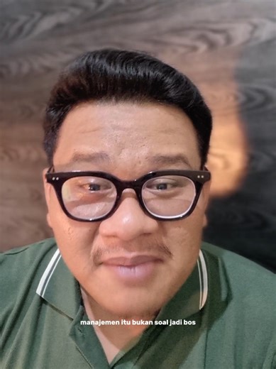 Apa itu Manajemen? Manajemen adalah kemampuan mengatur agar semuanya berjalan dengan rapi dan menghasilkan hasil yang maksimal. Yuk belajar bareng-bareng tentang Manajemen! 👋 #manajemen