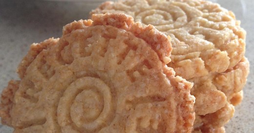 Les petits biscuits sablés à la noix de coco et à la cannelle