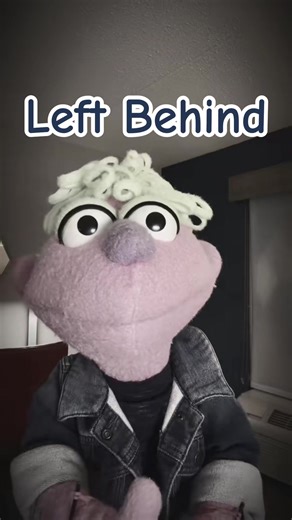 The story of how Dinx was left behind at a hotel. #sadstory #leftbehind #dinxthepuppet #onthisday