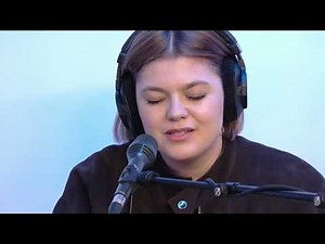 Louane - Secret (live sur Europe 1)