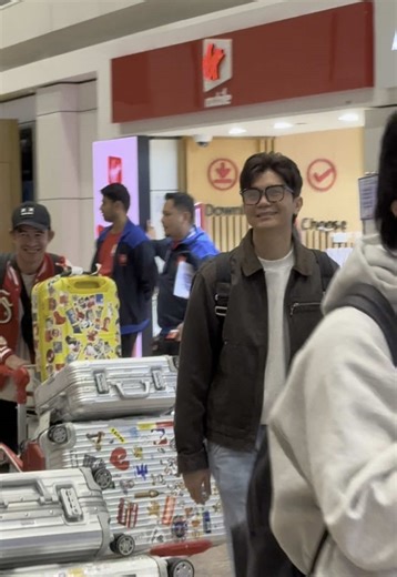 Starstruck sa Airport: Vhong Navarro at Jhong Hilario sa Dubai