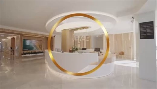 🌞 Pielea vorbește despre sănătate, nu doar despre frumusețe. Iar uneori, o simplă aluniță poate spune mai mult decât credem. 👩‍⚕️𝐃𝐫. 𝐈𝐨𝐚𝐧𝐚 𝐏𝐚̆𝐭𝐫𝐚̆𝐬̦𝐜𝐚𝐧𝐮 – 𝐦𝐞𝐝𝐢𝐜 𝐩𝐫𝐢𝐦𝐚𝐫 𝐝𝐞𝐫𝐦𝐚𝐭𝐨𝐯𝐞𝐧𝐞𝐫𝐨𝐥𝐨𝐠𝐢𝐞, explică pe înțelesul tuturor ce este dermatoscopia și cum ajută la depistarea precoce a cancerului de piele. 💡 Dermatoscopia este o metodă rapidă, non-invazivă și complet nedureroasă, care permite medicului să observe detalii invizibile cu ochiul liber — esențial