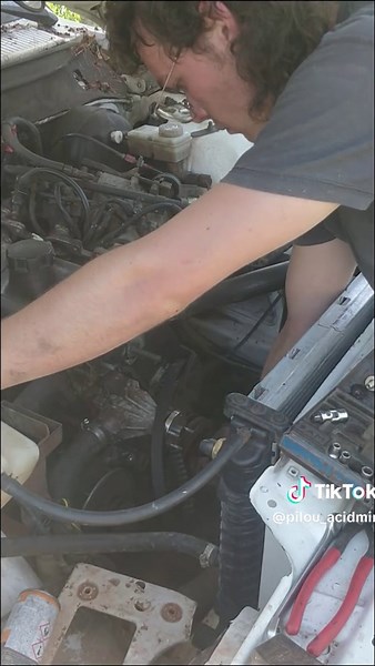 Démontage Culasse de la Volvo 245 : Guide Pratique