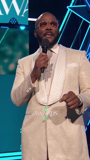 “Don’t let your worry be greater than your faith.” #TylerPerry delivered a word!✊🏾 Stream his full #BETAwards speech — now on @officialbetplus