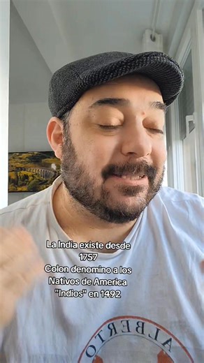 🔴 EL TÉRMINO “INDIO” ES CORRECTO Y NO ES DESPECTIVO 🔴 En el mundo hispano, indio siempre ha significado el indígena de América. Así se ha usado durante siglos, sin insulto y sin complejos. Decir que “indio” es ofensivo es un relato moderno impuesto, no un hecho histórico. 📌 La India como entidad política nace en 1757, con el dominio británico. Antes no existía la “India” moderna como hoy la entendemos. Por tanto, es falso que Colón creyera que había llegado a la India. Colón sabía que había l