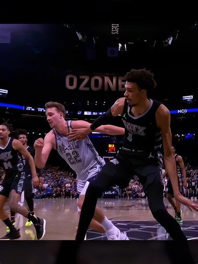 LeBron James Thrives Without a Timeout During Game