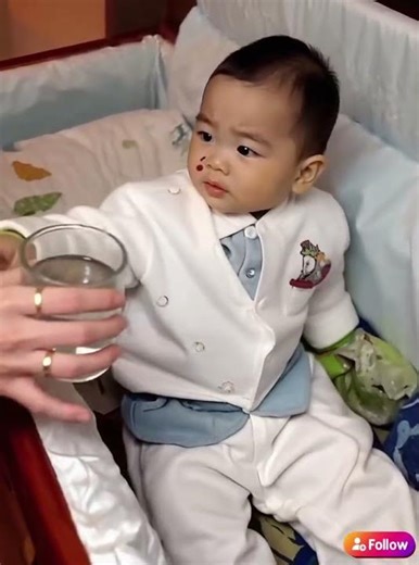 2歲亡童下葬前突然「坐起來要水喝」!!! 爸爸驚恐之餘趕忙拿水，下一秒男童卻讓在場的人嚇得放聲尖叫