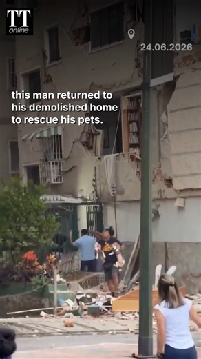 When A Man Returned to His Demolished Home in Venezuela to Rescue His Pets #venezuela #earthquake