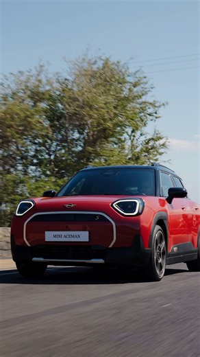 MINI Aceman, une exception signée MINI. Avec une personnalité audacieuse, un intérieur MINImaliste spacieux et une foule d'innovations, le MINI Aceman devient votre allié au quotidien et permet de dévoiler votre côté aventureux. Roulez électrique et avec style avec le MINI Aceman et son avantage client allant jusqu'à 10 000€* ! ♠️ 📍 Rendez-vous en concession avant le 31 mars 2026 pour découvrir et profiter de notre offre *Offre valable jusqu’à 10 000€ de remise, selon modèle et conditions. Offr