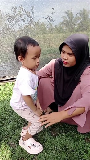 Dede is angry with his mother