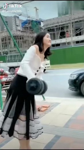 Strong woman. Weak man