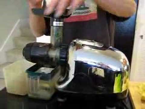 Making Green Juice in the Omega 8005 Juicer (part 1 of 2)