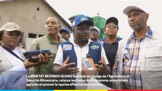 Enfin l’appel de l’Administrateur du territoire de #Dibaya a été entendu! Retour en images sur la mission du MINETAT MUHINDO NZANGI dans le grand Kasai, marquée par l’engagement de la relance des sites agricoles abandonnés,montage des usines, récupération des tracteurs et reprise des activités agricoles dans les territoires de Dibaya et Lubondai et l’homme de terrain, réaffirme la vision du chef de l’État la revanche du sol sur le sous-sol. [VIDEO] Cellule de communication MINETAT AGRISA. | Emer