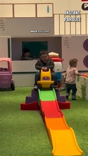 88K views · 1.7K reactions | Ce petit garçon se mobilise pour installer le manège de cet autre enfant | Instantparoles | Facebook