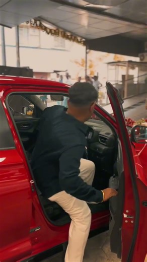 Maruti Suzuki Swift – Stunning Red Colour | Full Walkaround & Features Review 🔥