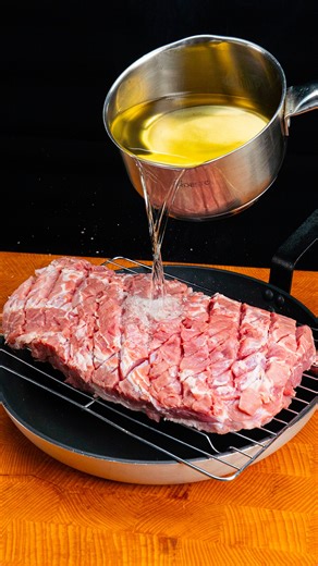 Założę się, że to najlepszy przepis na mięso, jaki kiedykolwiek próbowałeś! Składniki karkówka: 1.5 kg gorący olej: 1 l sos sojowy: 50 ml miód: 20 ml nasiona gorczycy: 20 g sól: 5 g czarny pieprz: 2 g słodka papryka: 2 g cytryna: 1 szt oliwa z oliwek: 10 ml Dodatkowo czerwona cebula: 1 szt żółta papryka: 100 g pietruszka: 15 g sól: 3 g | Cookrate - Polska