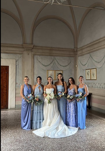 Blue Bridesmaid Dresses: Ideas & Inspiration for Wedding Photos