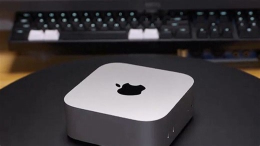 Mac mini小巧便携，性能强劲，办公娱乐两不误，放在桌上不占地，随时随地高效工作。