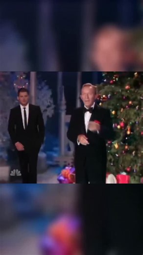 Bing Crosby shaped my life long before I hade the courage to dream this big. He wasn’t just a voice I grew up listening to, he was a teacher and a guide. l’m forever chasing a little bit of the timelessness and magic that he made feel so effortless. Thank you Bing, for indulging a kid who just loved the Great American Songbook and hoped, someday, to belong to it too. You are a hero. — Bing Crosby moldeó mi vida mucho antes de que tuviera el valor de soñar tan grande. No fue solo una voz que escu