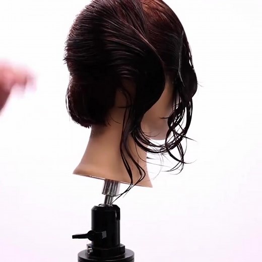 When cutting using horizontal sections it’s important to be aware of your vertical line . #bob #haircut #hairtutorial #howto #wavyhair #curlyhair #longbob | Matt Beck