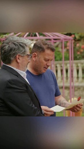 Tudo o que está escrito no envelope é importante. Toda a informação está no envelope, mas mesmo assim…….😂 Não percam, Taskmaster sábado à noite na RTP1. #taskmasterpt #rtp1 #fremantlept | Taskmaster Portugal