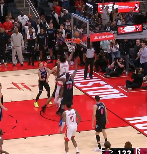 Amen Thompson with the GAME WINNING PUTBACK Layup Rockets vs Heat #shorts #nba #rockets #heat #bron