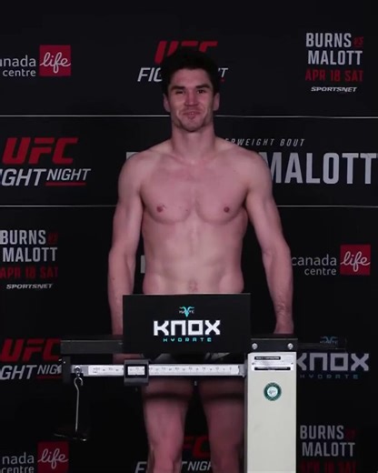 PROPER 🤜@Michael_Malott weighs in at 171 lbs for his main event bout![ #UFCWinnipeg | APRIL 18 | 8pmET LIVE on @ParamountPlus ]