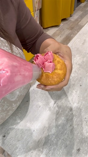 Cupcakes piping 🧁#cupcakespiping #cupcakes #cupcakedecoration #cupcakeart