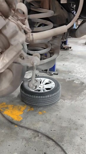 Break clipper Need Replace Brake pads Ford #howto #usa🇺🇸 #mechanic #usa | TITol Page
