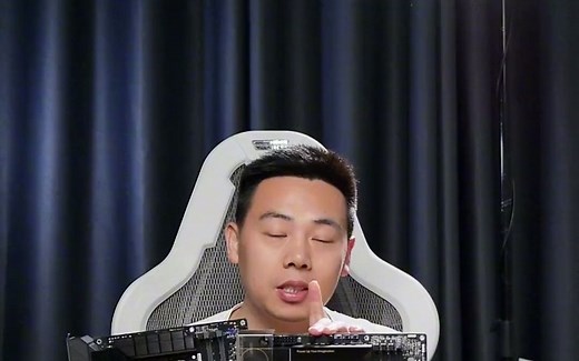 ITX MATX ATX EAXT主板区别主要是尺寸和对于机箱的兼容性，大的一般拓展性比较好，小的兼容性好，主板供电足够就可以，建议主板价格低于CPU价格。视频